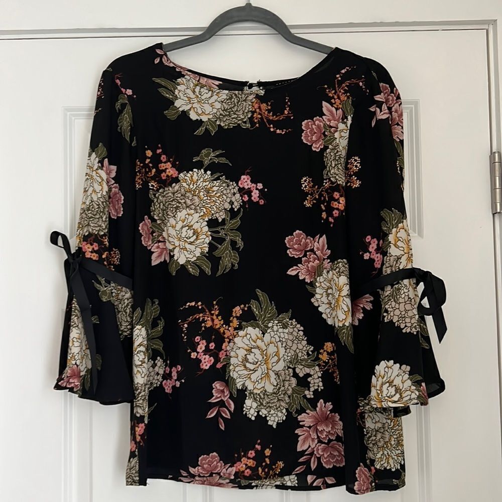 NWT Lux II Semi-Sheer Floral Ribbon Bell Sleeve Blouse Top - M